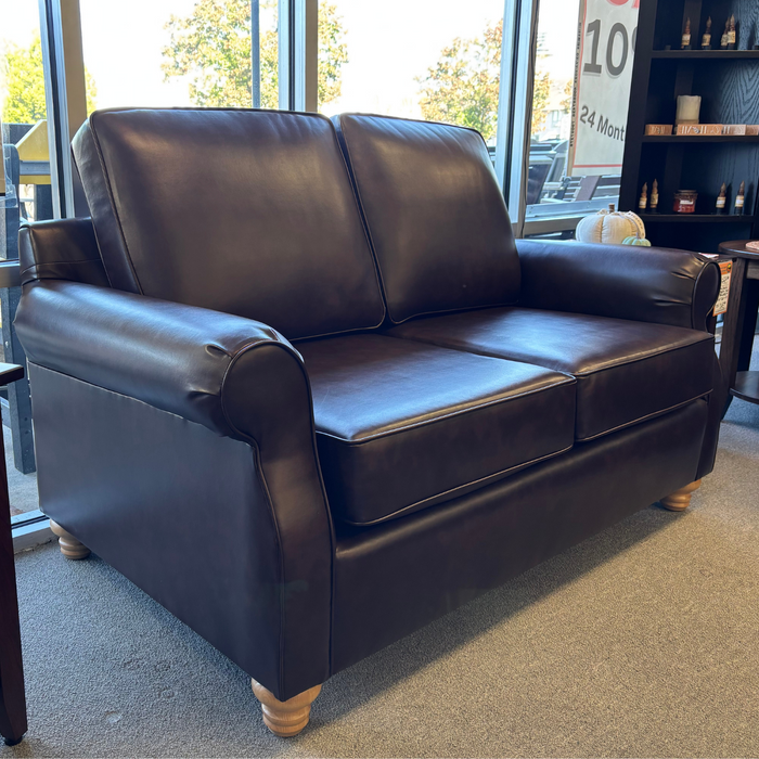 Amish Shannon Bun Foot Love Seat - In-Stock