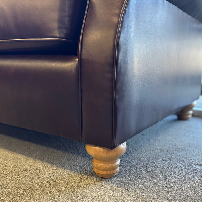 Amish Shannon Bun Foot Love Seat - In-Stock