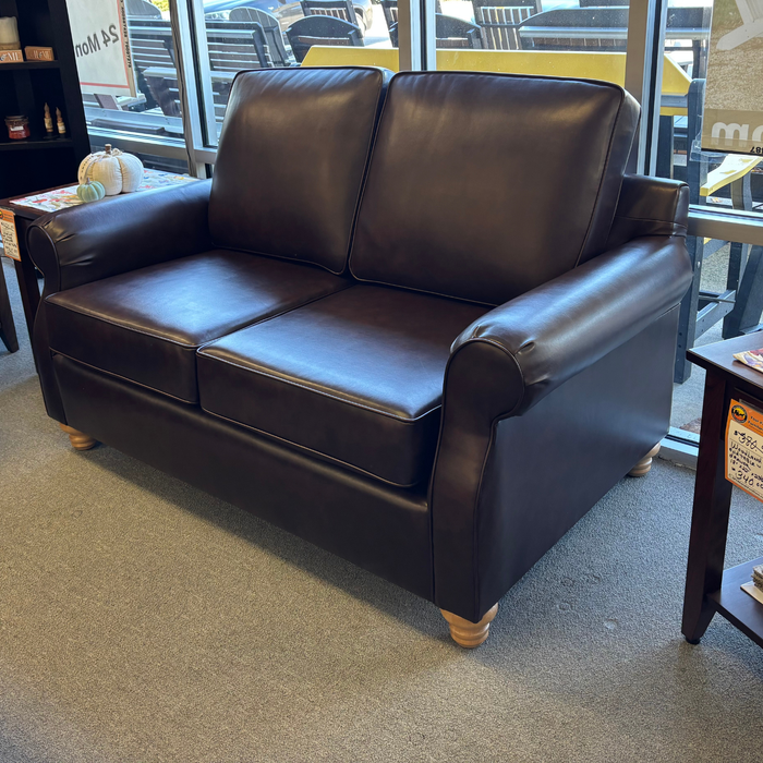 Amish Shannon Bun Foot Love Seat - In-Stock