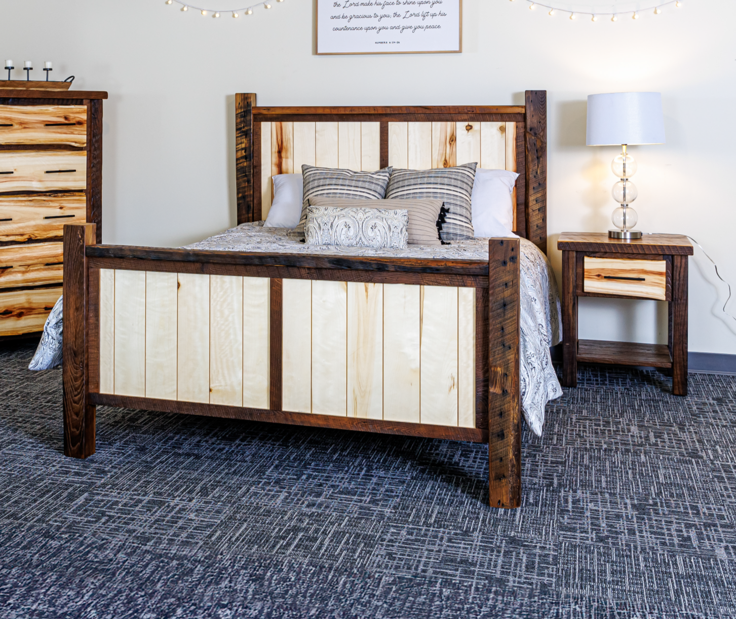 Amish Durango Reclaimed Barnwood/Aspen Wood Post Bed - Queen Size - Amish Reclaimed Barnwood Bed