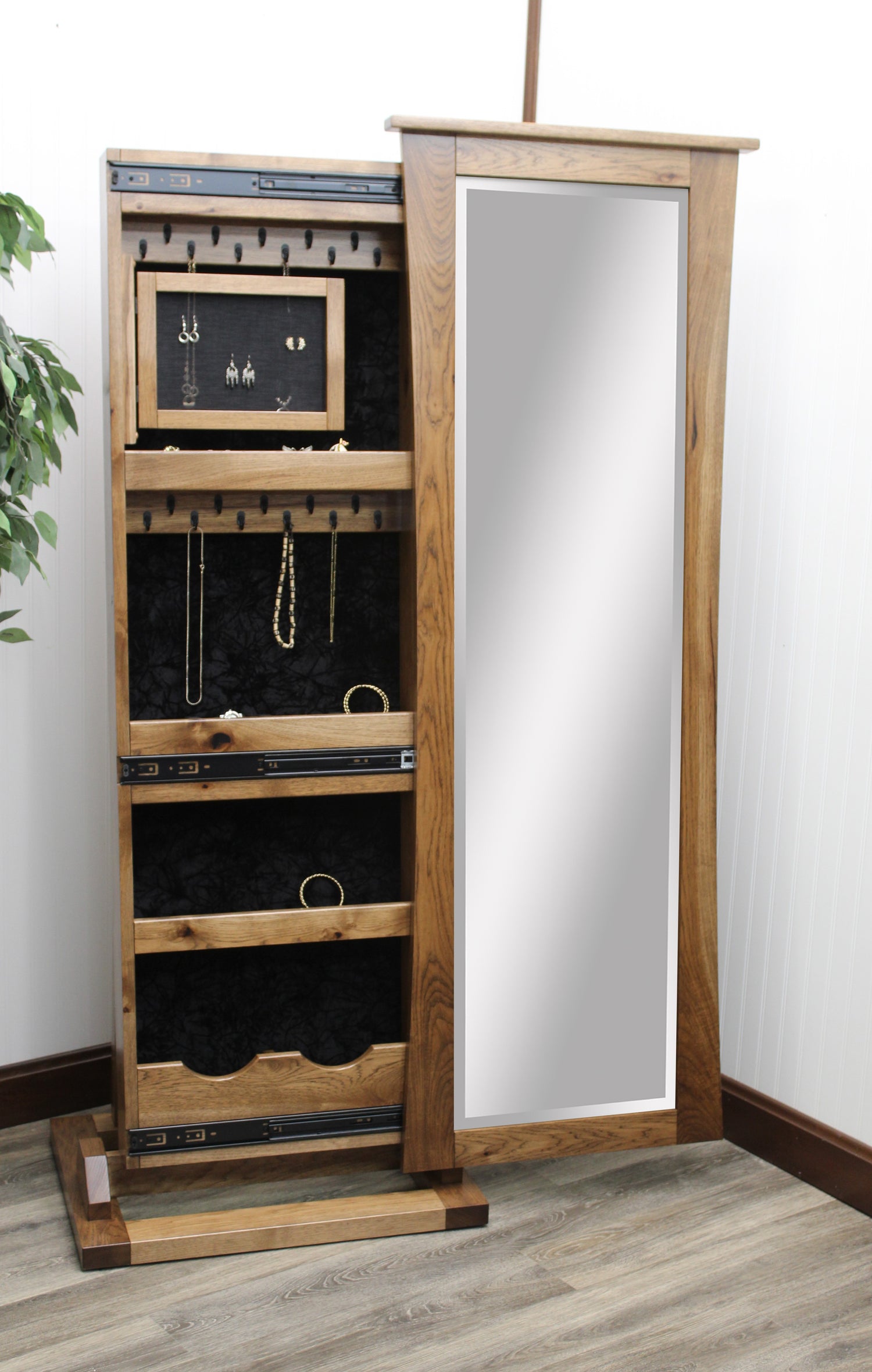 Amish ERD Trenton Shaker Leaner Jewelry Mirror
Sliding Mirror (Slides To The Right Standard)
Hinged Earring Door
11 Hook Necklace Board