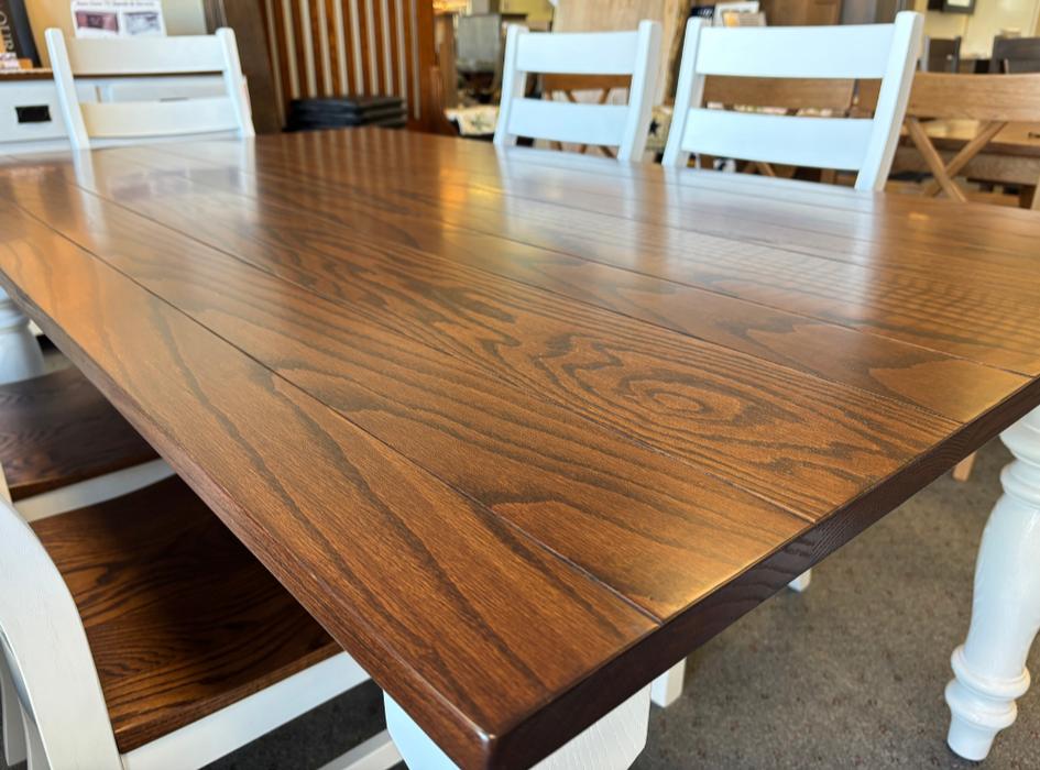 Amish Farmhouse Shreveport Leg Dining Set - Raven Chairs - Two-Toned - Solid Oak Dining Set - Painted White - Top Detail