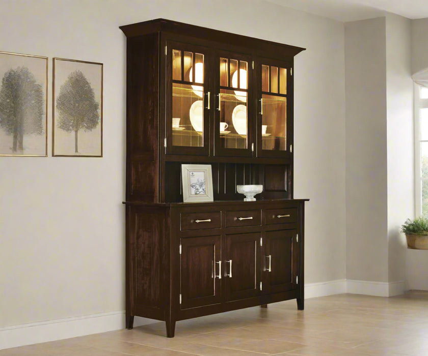 Amish Larkspur 3-Door Hutch
Hardware: K 475-SN Pulls
Touch Lights
(2) Adjustable Glass Shelves in Top
(1) Adjustable Wood Shelf in Base
Shiplap Back