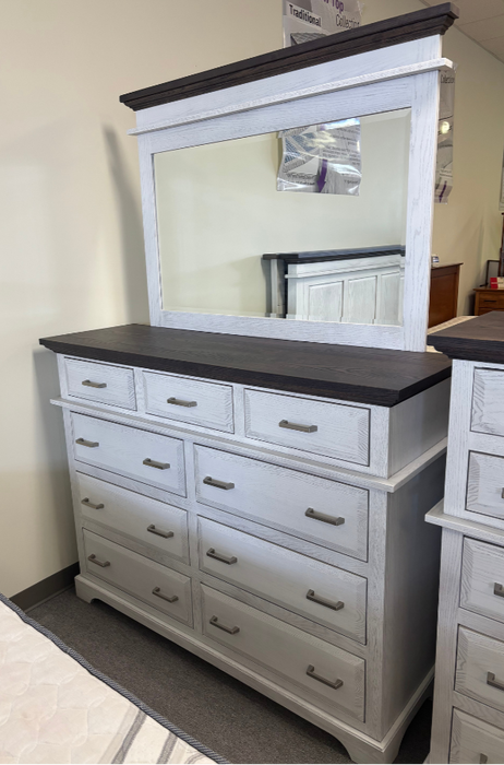  Amish London Bedroom Set - 2-Toned Paint & Stain - Farmhouse Style Amish Bedroom - London Mule Dresser & Mirror