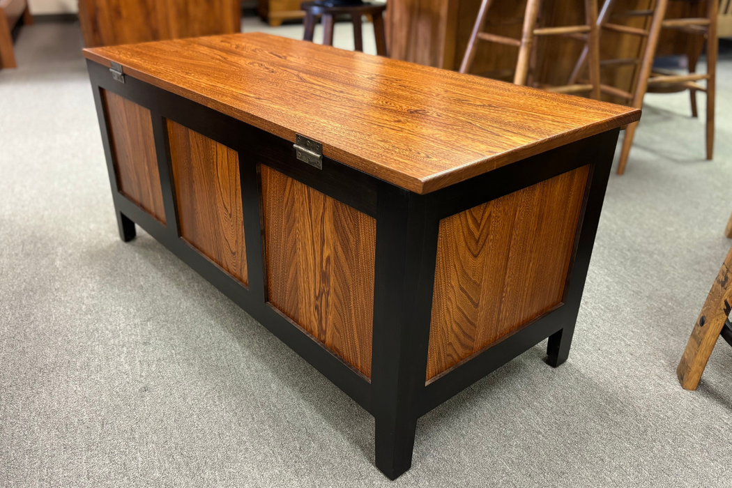 Amish Mission Flat Panel Cedar Chest - Elm & Brown Maple - 2-Tone Amish Cedar Chest - Back Detail