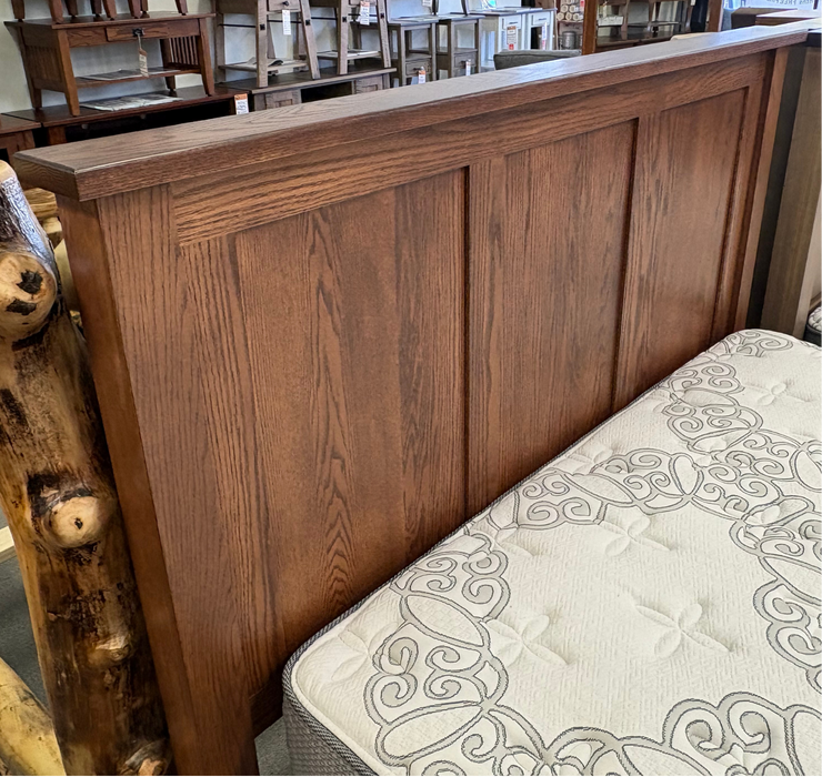 Amish Parkview 5 Piece Bedroom Set - In-Stock
 Parkview Bed - Queen Size
 Parkview Mule Dresser
 Parkview Dresser Mirror
 Parkview Chest of Drawers
 Parkview 3-Drawer Nightstand