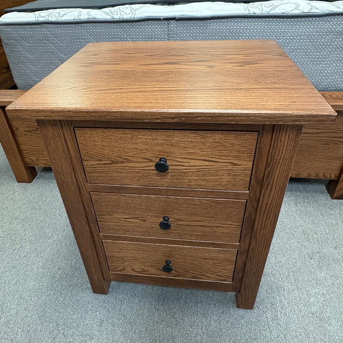 Amish Parkview 5 Piece Bedroom Set - In-Stock
 Parkview Bed - Queen Size
 Parkview Mule Dresser
 Parkview Dresser Mirror
 Parkview Chest of Drawers
 Parkview 3-Drawer Nightstand