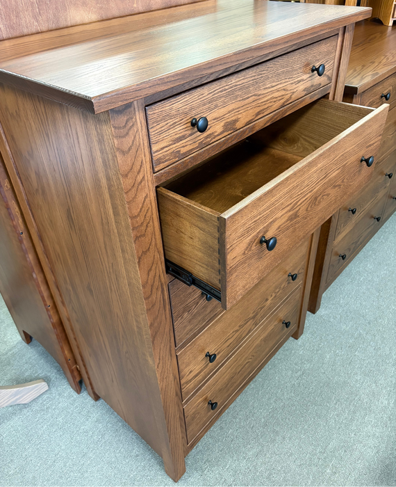 Amish Parkview 5 Piece Bedroom Set - In-Stock
 Parkview Bed - Queen Size
 Parkview Mule Dresser
 Parkview Dresser Mirror
 Parkview Chest of Drawers
 Parkview 3-Drawer Nightstand