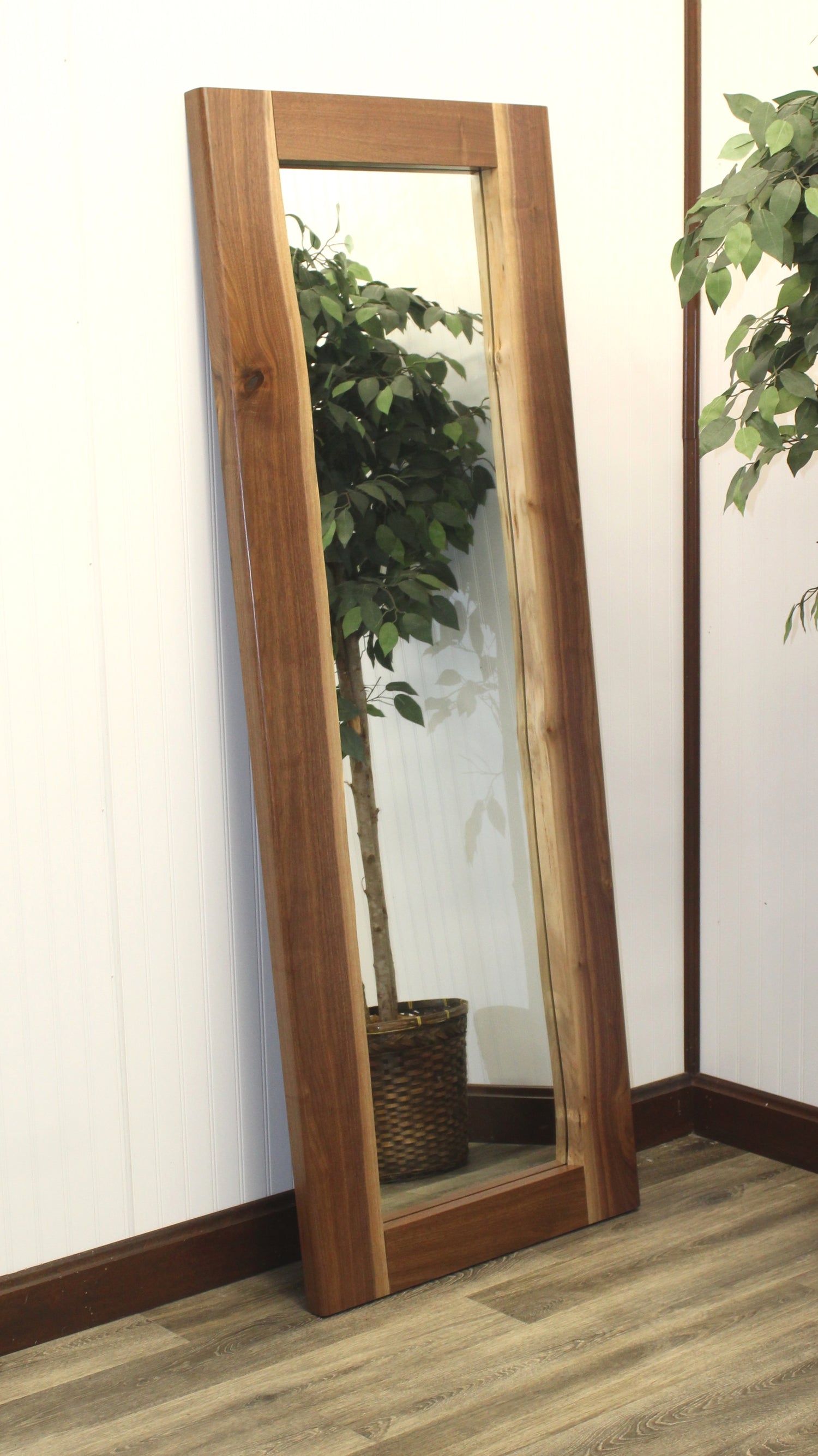 Amish River Run Live Edge Leaner Mirror
Available in Walnut and Wormy Maple
Details Varies According to Grain Structure. Some may be smooth, others rough
Live Edge on Inside Toward the Mirror