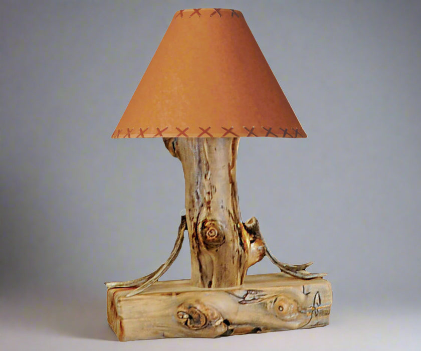 Amish Rocky Mountain Aspen Log Table Lamp with Deer Antlers Cedar Log Table Lamp with Deer Antlers Quad M Rustics