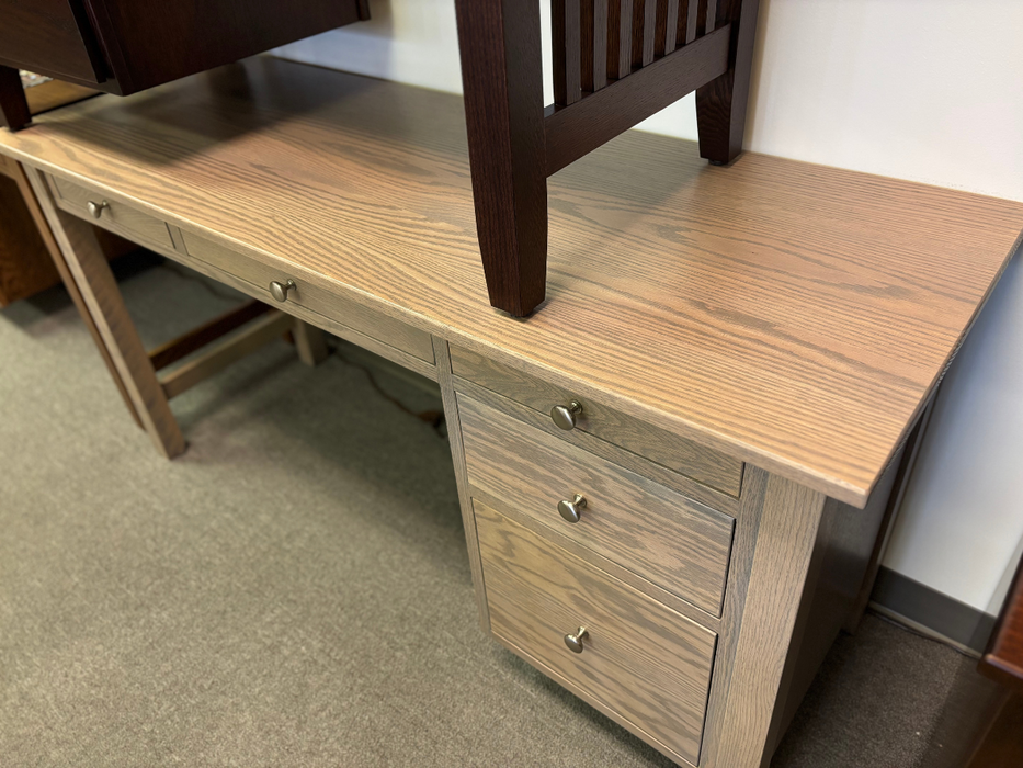 Amish Custom Parkview Single Pedestal Desk - In-Stock