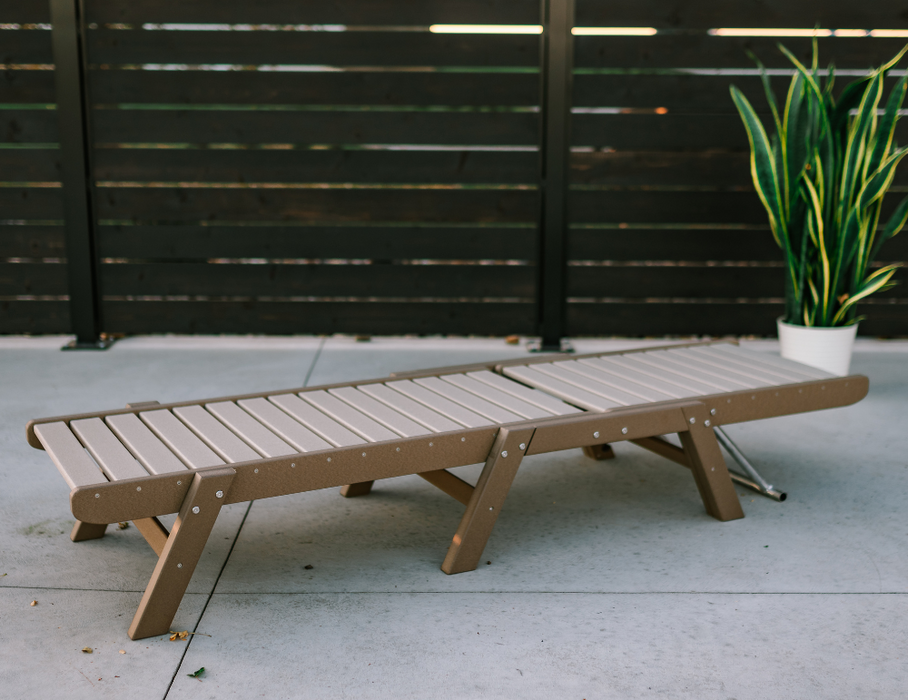 Amish Sunset Chaise Lounge - Weatherwood on Brown - Flat Position
