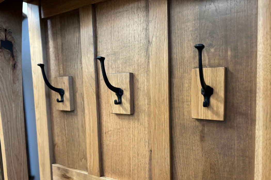 Amish Tacoma Hall Seat - 36" Wide - Rustic Hickory OCS-133 Tundra Stain - Amish Made Hall Seat - Hook Close Up