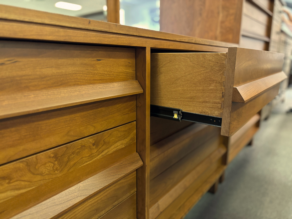 Amish Wyndham Hills - 5-Pc.Set - Amish Mid-Century Bedroom Set - Queen Bed Set - Solid Cherry Amish Bedroom - Close Up Drawer Detail